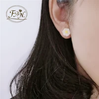2021 new ins trendy hot sale charming lovely cute white yellow daisy flower fashion small stud earrings for girls women ladies