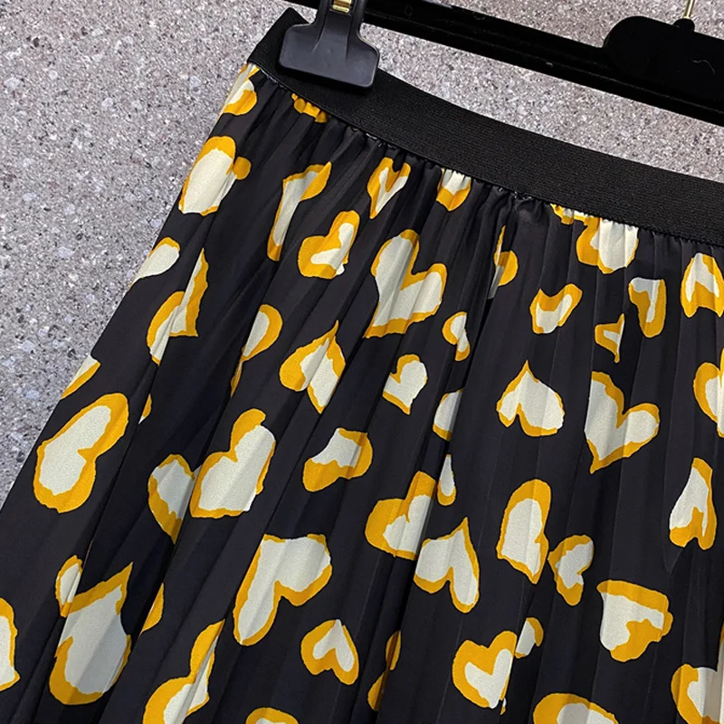 

Plus Size Women Summer Elegant Suit Embroidery T Shirt Top And Floral A Line Skirt Two Piece Set Matching Fashion Street Outfit