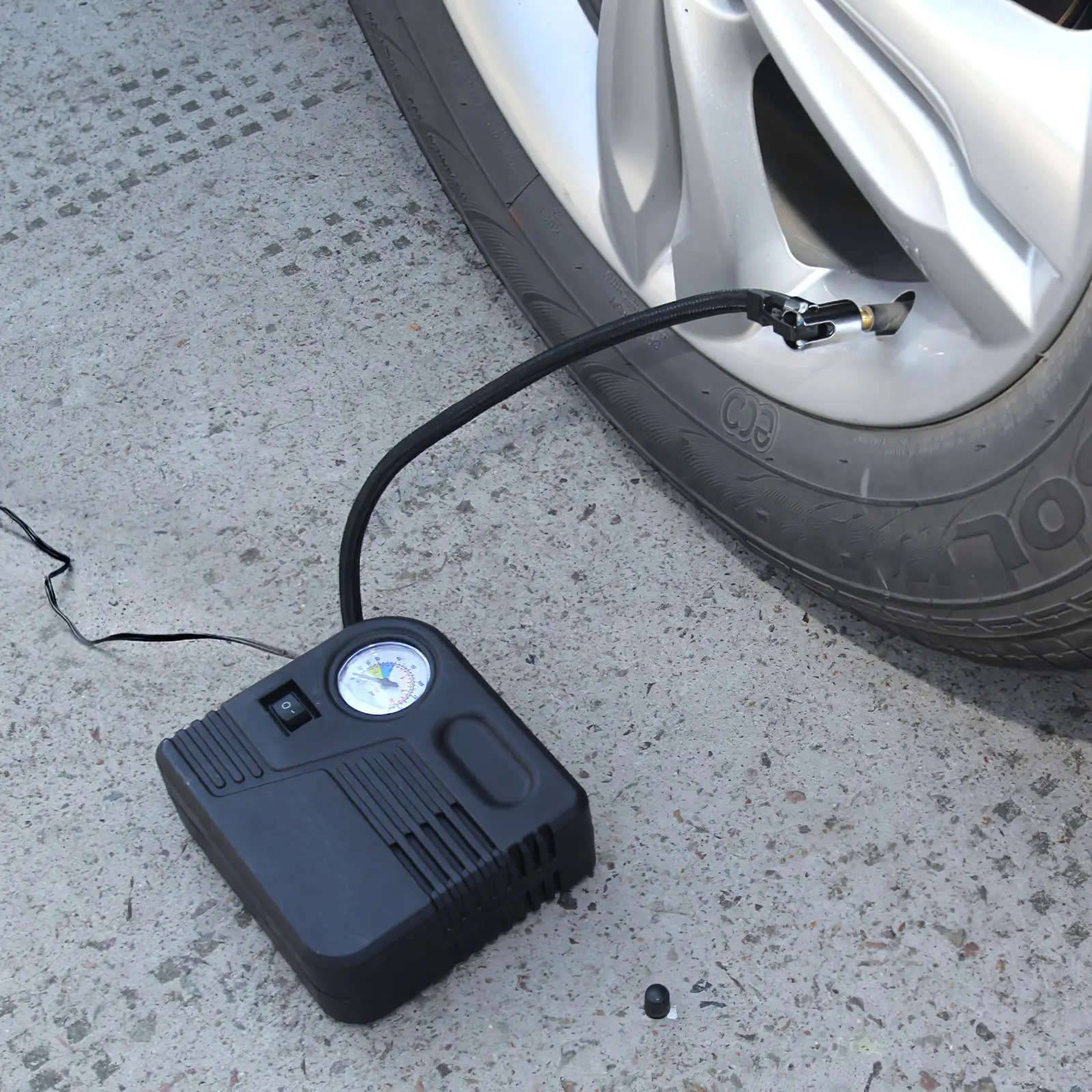 

Compact Fast Inflation Car Inflator Car Air Pump Multi-Purpose Portable Practical Tyre Air Compressor for Boat Car Motorbike