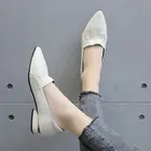 Офисные женские туфли на низком каблуке, топ-сайдеры, заостренный носок, без застежки, классические туфли, белые, черные, красные, большие размеры 35-43, 8089L