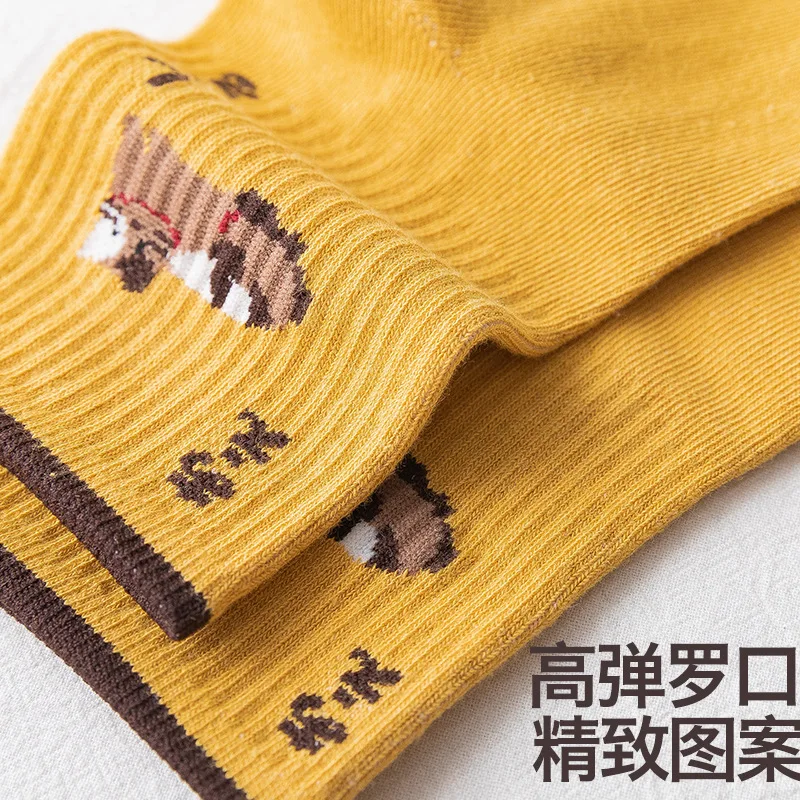 

Mixed 5 Pairs Women mid-tube socks trend Japanese autumn and winter high elastic cotton cute animal sports Girl's socks