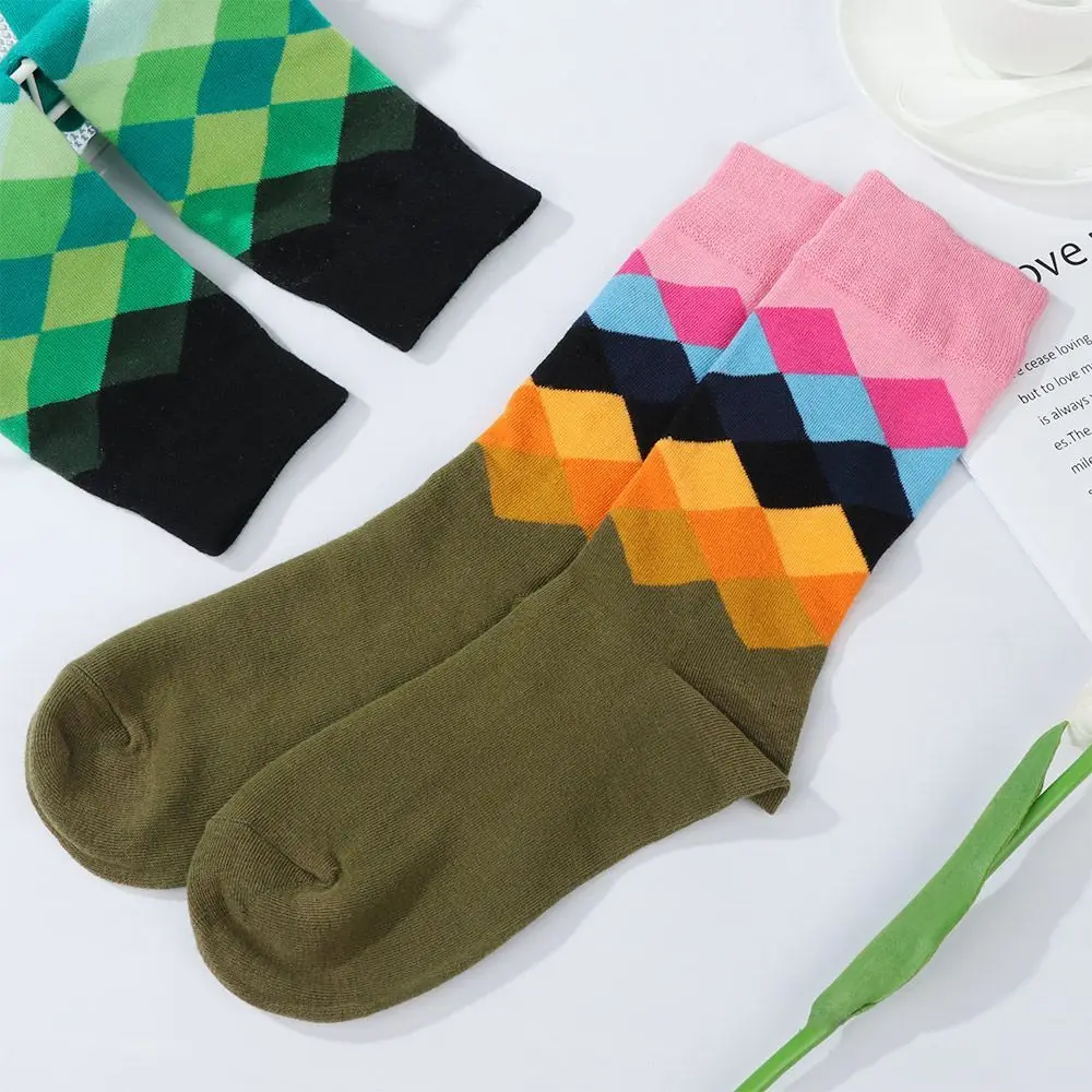 

Модные цветные Смешные подходящие ко всему Носки с рисунком ромбиками зимние носки из чесаного хлопка мужские носки