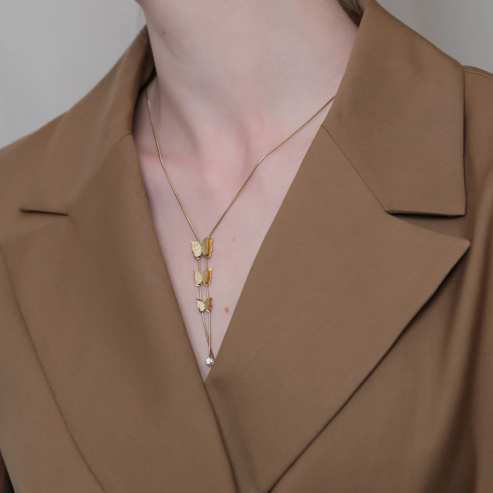 

Lateefah 2020 Cute Three Butterfly Pendant Necklaces for Women Street Style Statement Necklace Fashion Female Choker Jewelry