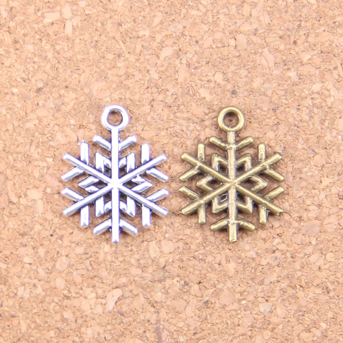 

140pcs Charms snowflake snow 19x15mm Antique Pendants,Vintage Tibetan Silver Jewelry,DIY for bracelet necklace