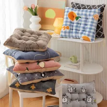 Leite veludo engrossado quente almofada de escritório de carro sedentário pelúcia cadeira almofada de bunda grosso antiderrapante com correias universal em todas as estações (1)