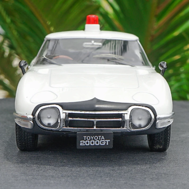 1:18 тройной 9 1967 Toyota 2000 GT блеск для губ металлические красного цвета модель