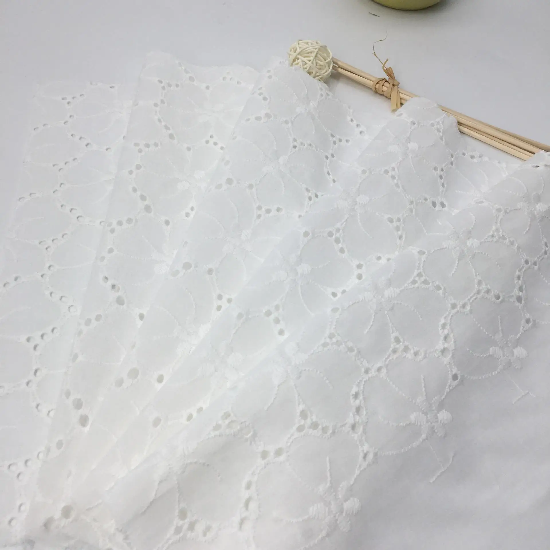 Белая хлопковая ткань для двора/метр кружевная кофта с цветочной вышивкой и