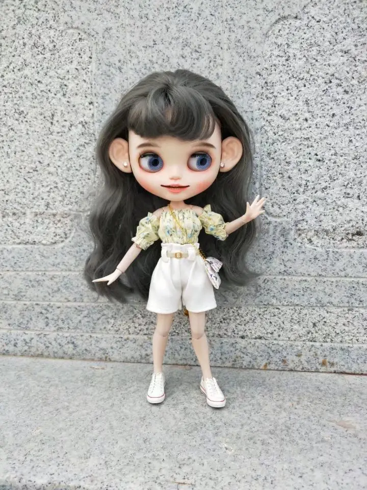 

Blythes 1/6 size doll clothing fashion joker yellow floral blouse + white high-waisted shorts 2 sets of doll accessories