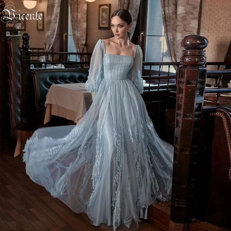 Женское платье с квадратным вырезом рукавами фонариками и открытой