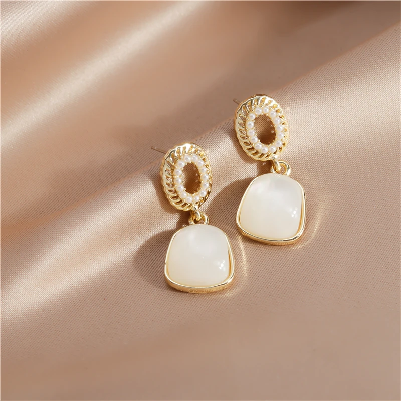 

Elegant Opal Stone Stud Earrings for Women Exquisite Imitation Pearl Earrings Femme Brincos Girls Femme Jewelry Accessories