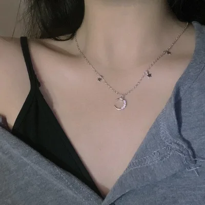 

Korea Wind Small Fresh Star Necklace For Pretty Female Fashion Temperament Diamond Moon Pendant Gold Ornaments New Trendy 2021