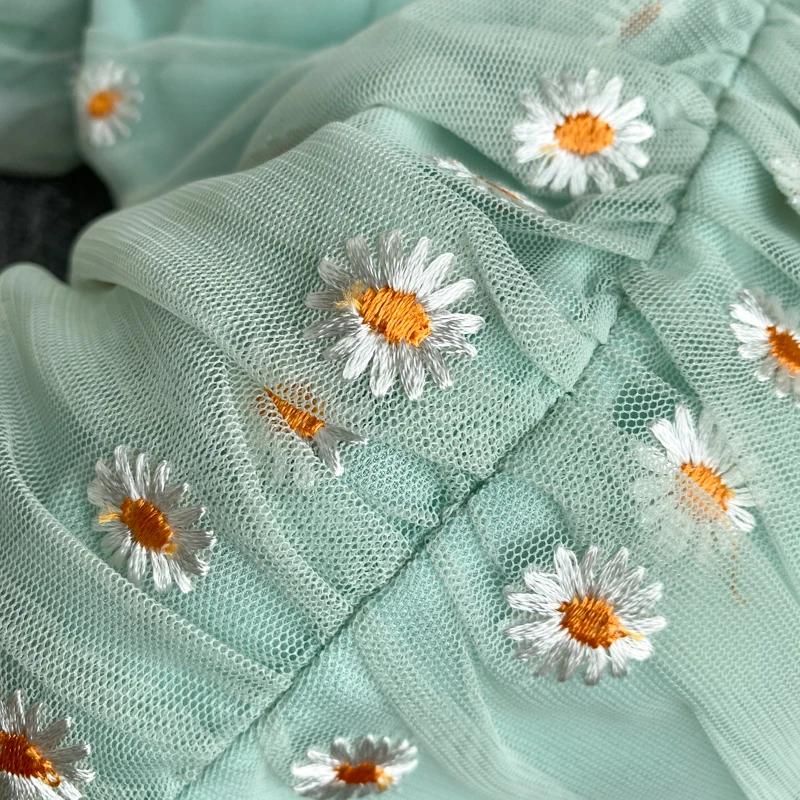 Женская блузка с вышивкой коротким рукавом и квадратным вырезом лето 2020 | одежда