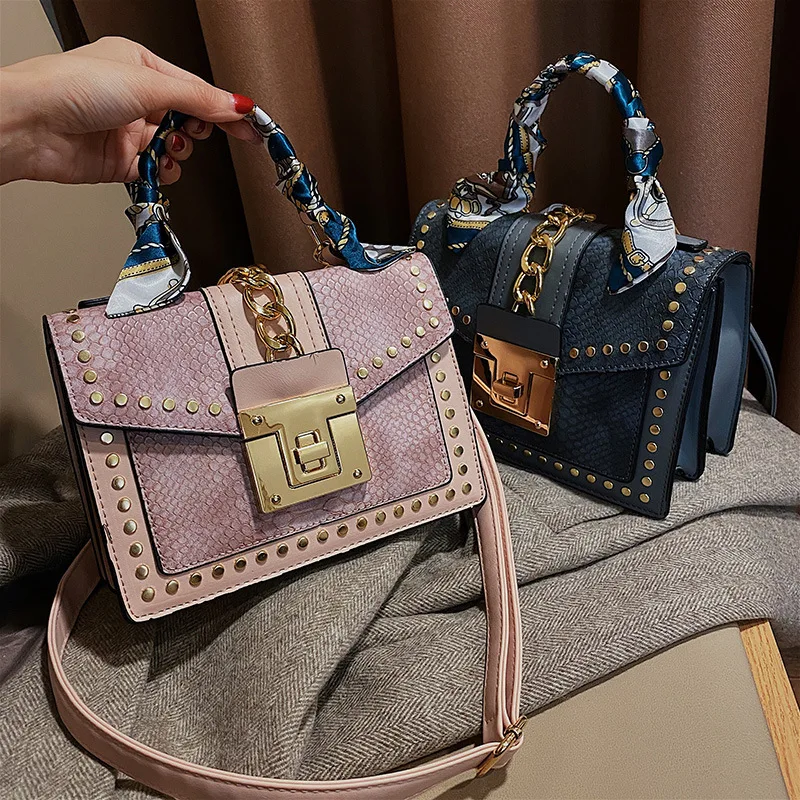 Винтажные сумки с заклепками под змеиную кожу женские через плечо 2020 модные