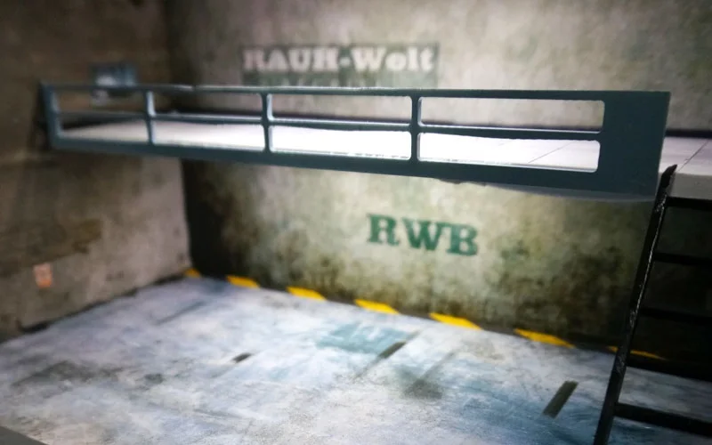 

Демонстрационная диорама 1:64 для модельного автомобиля, двухъярусного гаража, с задним слоем и акриловым покрытием (в комплект не входят мод...