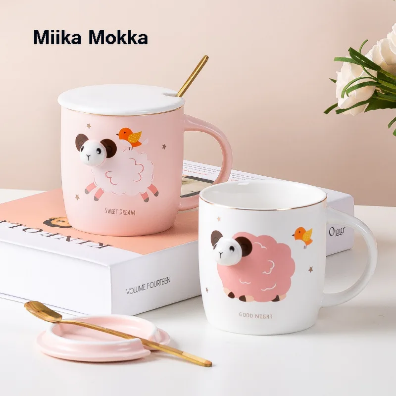

Мультяшная кофейная кружка с милым 3D овечкой с крышкой и ложкой, розовая, синяя, белая керамическая кружка, креативная молочная чашка для за...
