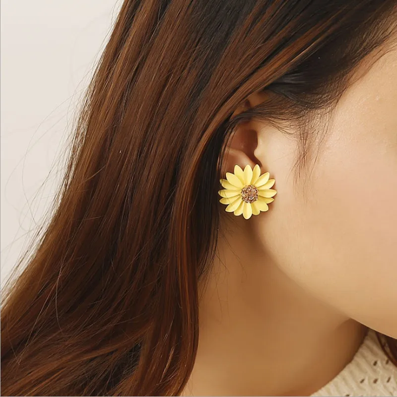Женские серьги гвоздики с цветком ромашки подарочные в Корейском стиле золотым