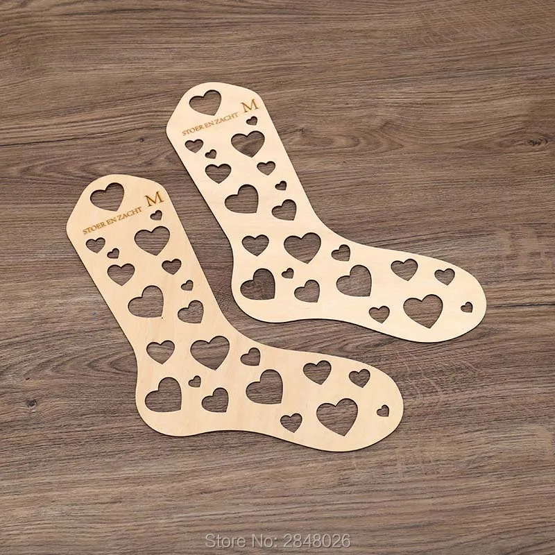 Изготовленные на заказ 2 шт. деревянные лазерные вырезанные сердца носки