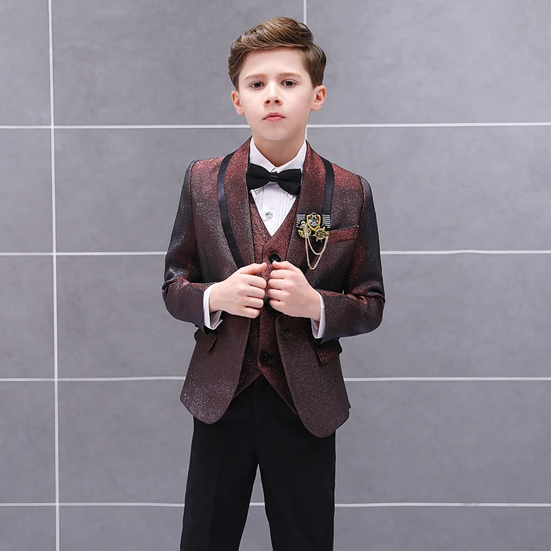 Костюм для мальчика из трех предметов платье с цветами британская ведущая модель