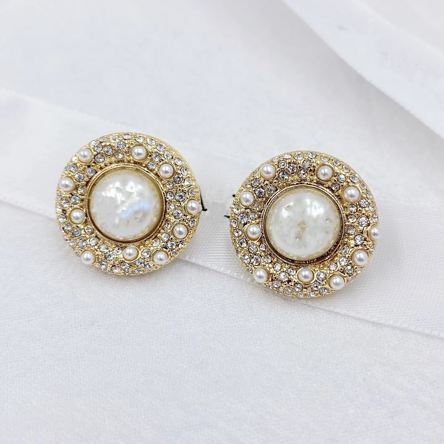 

Hot Brand Fashion Pearl Jewelry Gold Color Paris Unique Round Resin Pearls Design Date Top Wedding Party Fine Earrings