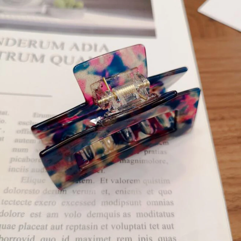 

Korean Vintage Geometric Acrylic Striped Hair Claw Clip Marble Hair Clips Crab Hairpins For Women Girls Hair Accessories 2020