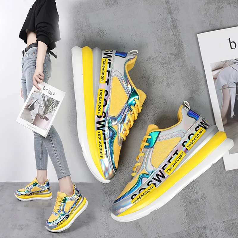 

Новинка 2020 года; Фирменная Женская легкая обувь; Удобные тонизирующие кроссовки на шнуровке; Цвет желтый, золотой; Нескользящая спортивная ...