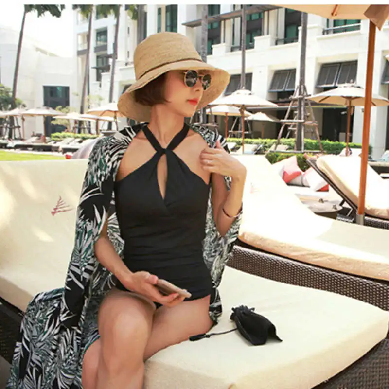 Женский слитный купальник с открытой спиной приталенный и небольшой грудью