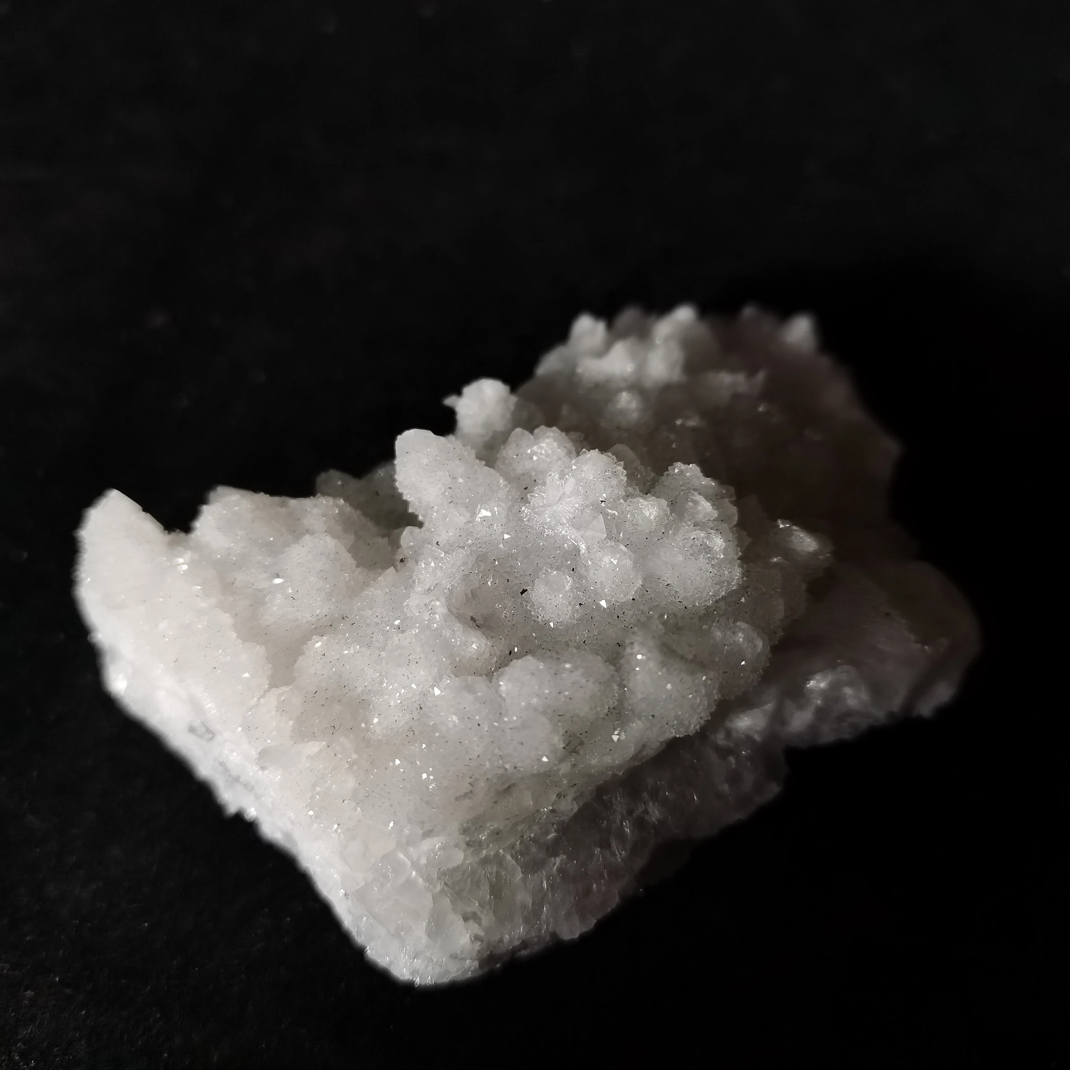 

127.6gNatural crystal, calcite, diorite, paragenesis mineral specimen