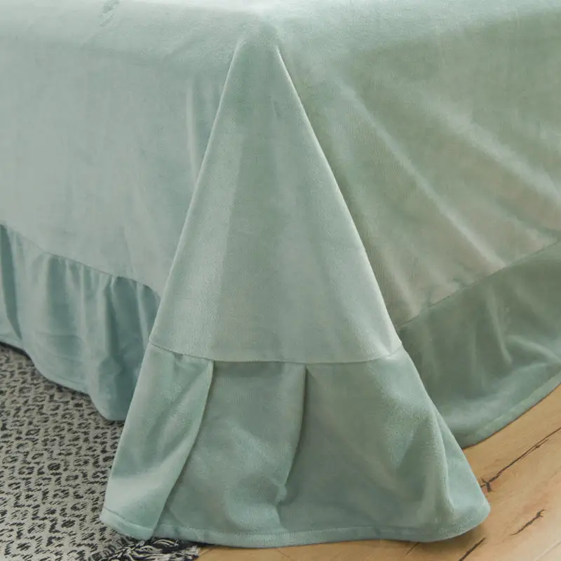 Комплект постельного белья из кашемира с вышивкой пододеяльником и простыней |