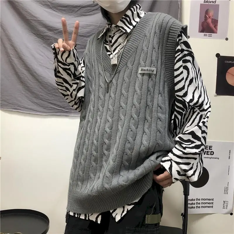 

Sweater Vest Men Embroidery V-neck Chic Couples Simple All-match Sleeveless Sweaters Mens Streetwear Waistcoat Vintage Teens Men