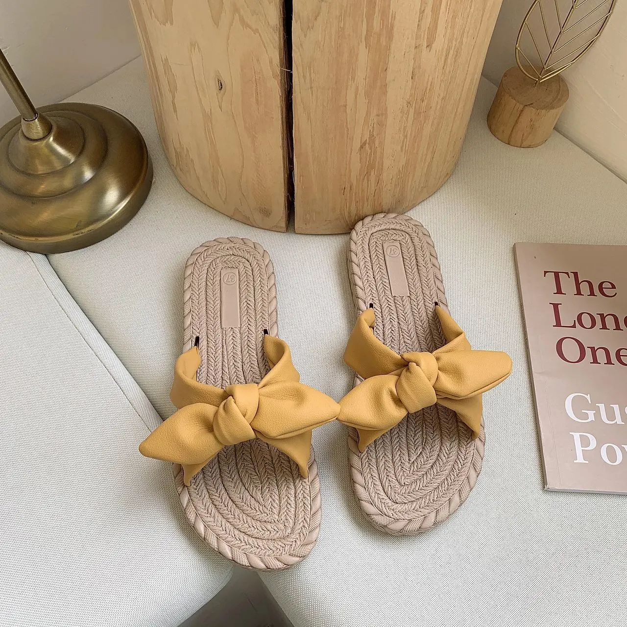 

Low Slippers Women Summer Flat Shoes Female Pantofle Slides Butterfly-Knot Fashion 2021 Beach Luxury Soft Hoof Heels Rubber Butt