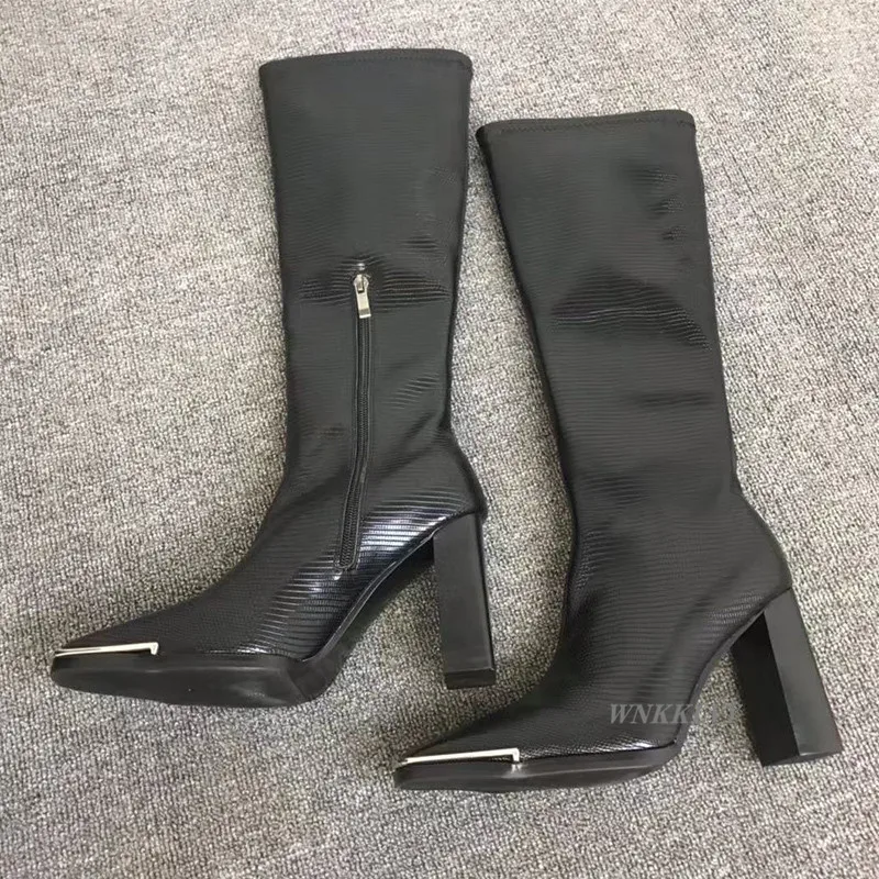 Женские эластичные сапоги до колена высокие на массивном высоком каблуке с