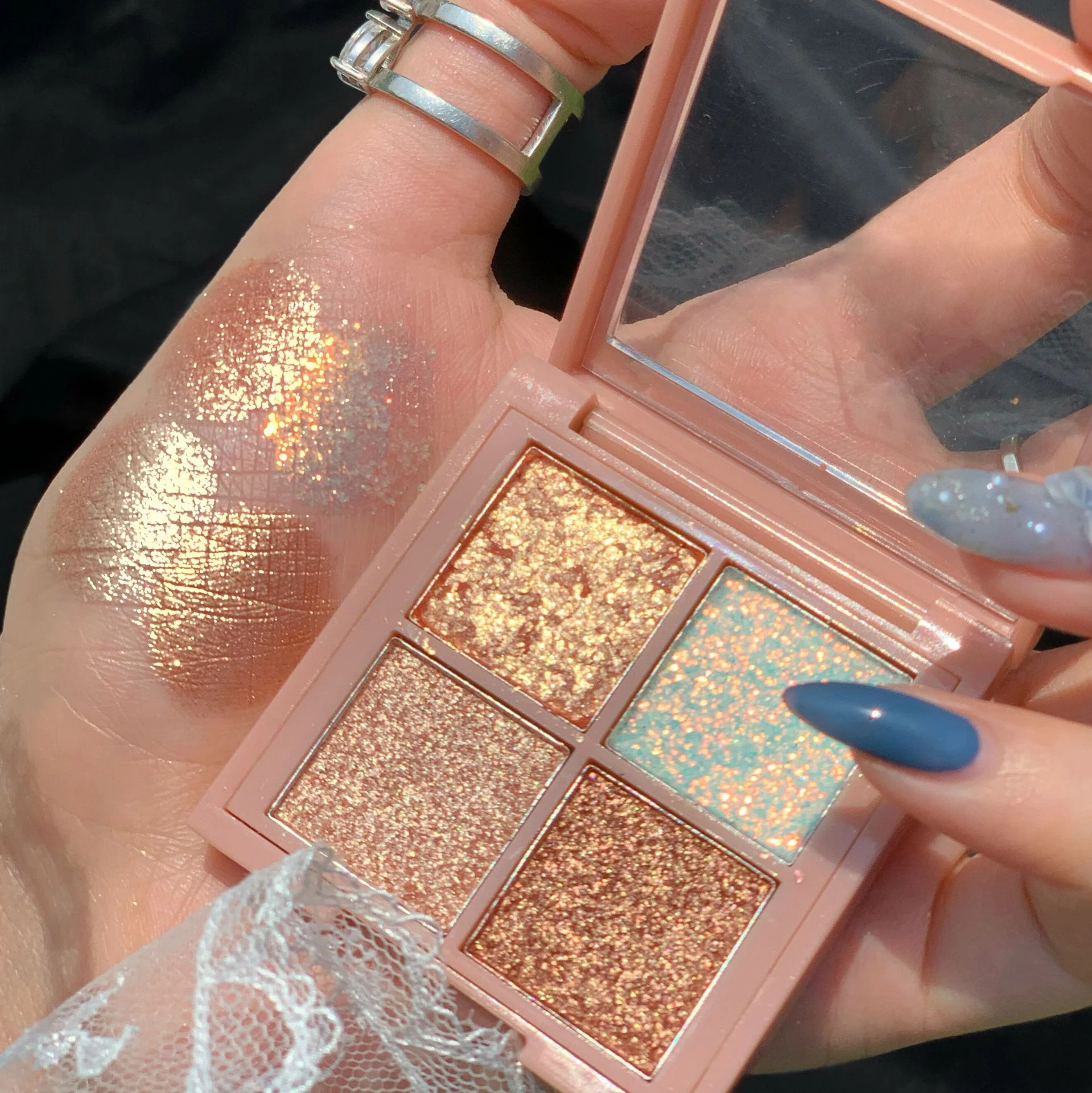 

4 Colors Mashed Potato Sequins Eyeshadow Peach Blossom Mini Portable Luminous Pearlescent Waterproof Eyeshadow Palette