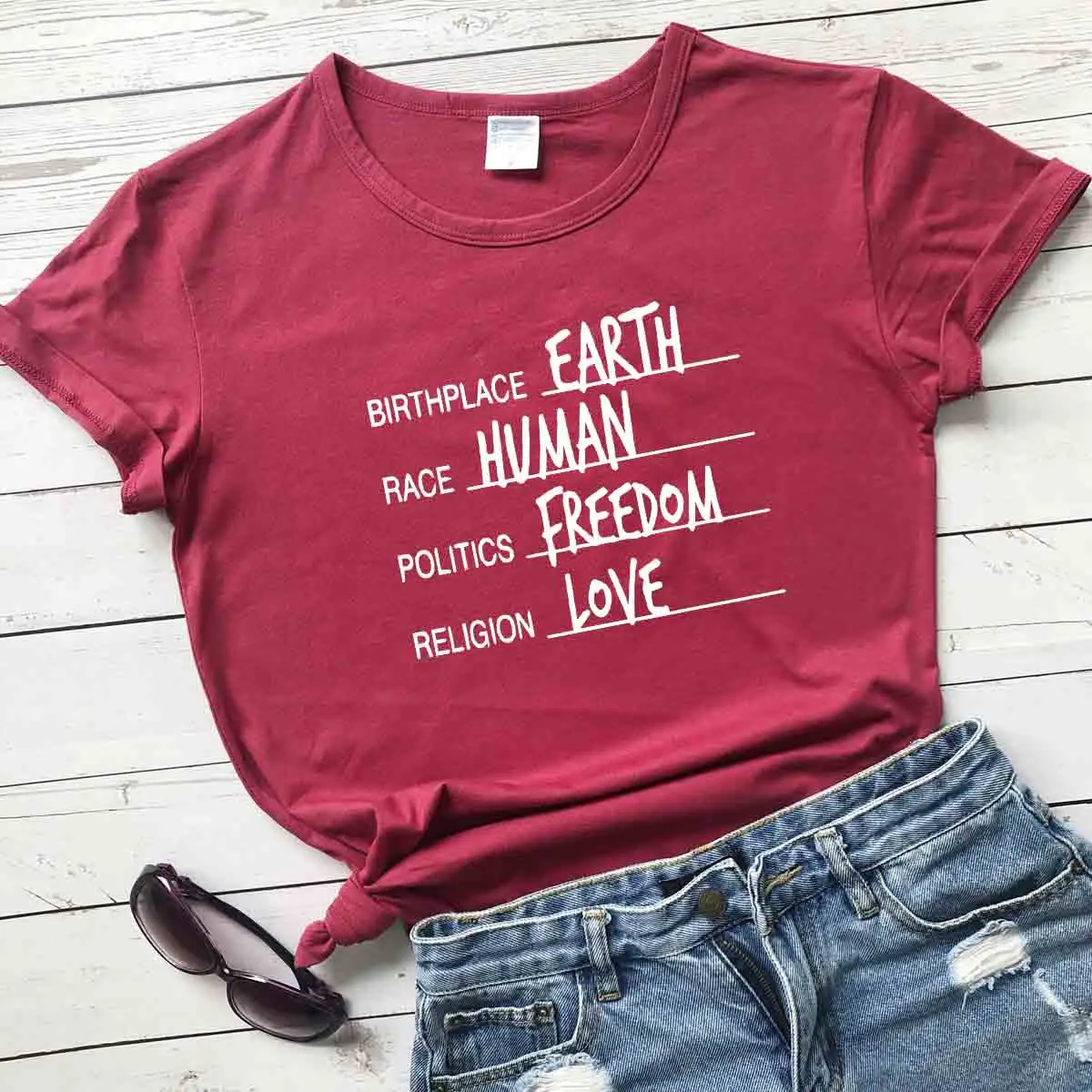 

Футболка унисекс с надписью «талисман на день рождения»