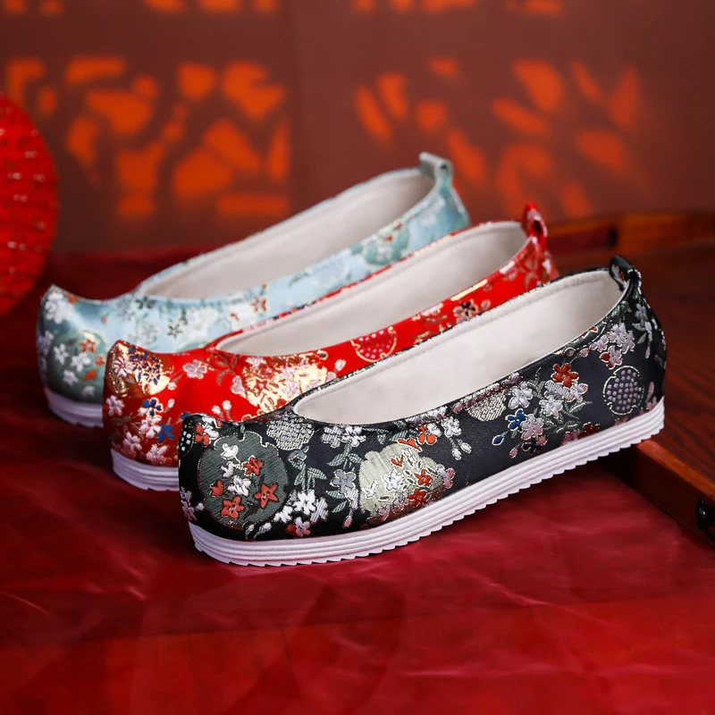 

New Embroidered chinese style Shoes Chinese Wedding bride Shoes ancient studio photography TV MOVIE Play