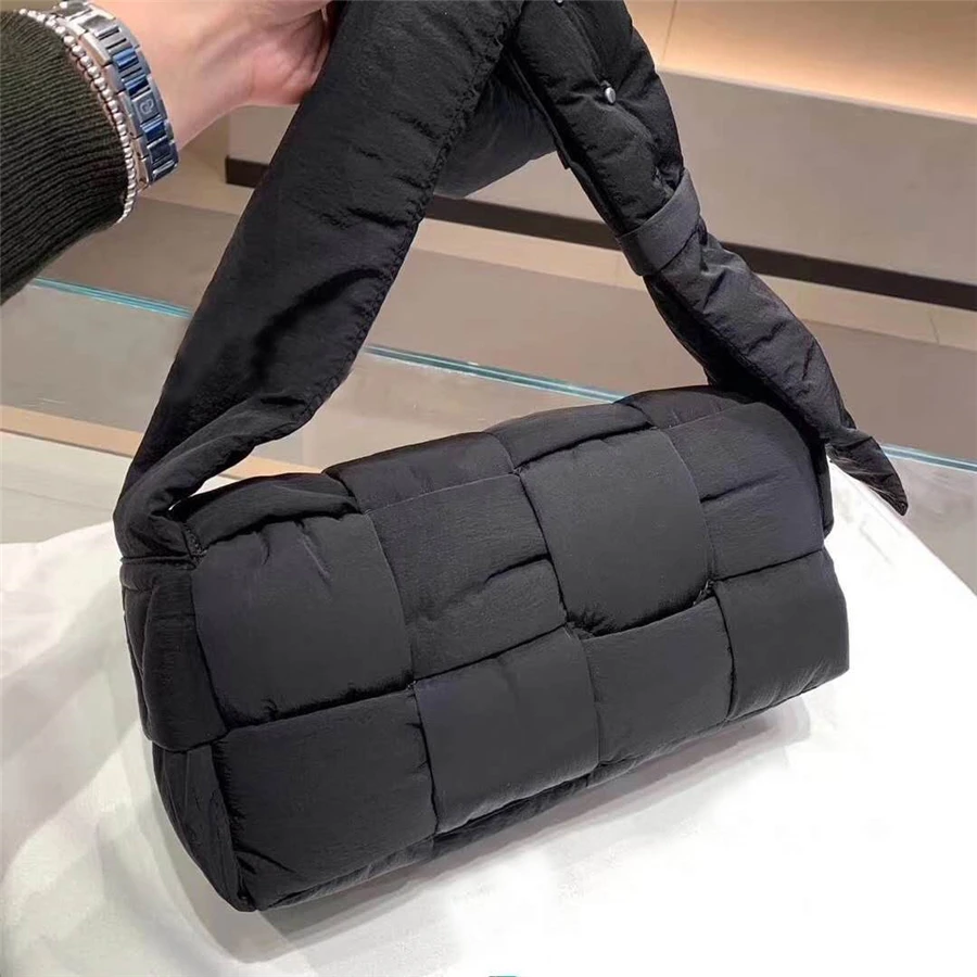 

2022 New Nylon Padded Shoulder Bag Stitching Woven Messenger Bag Famous Brand Designer Women Down Crossbody Bags Cotton Handbags