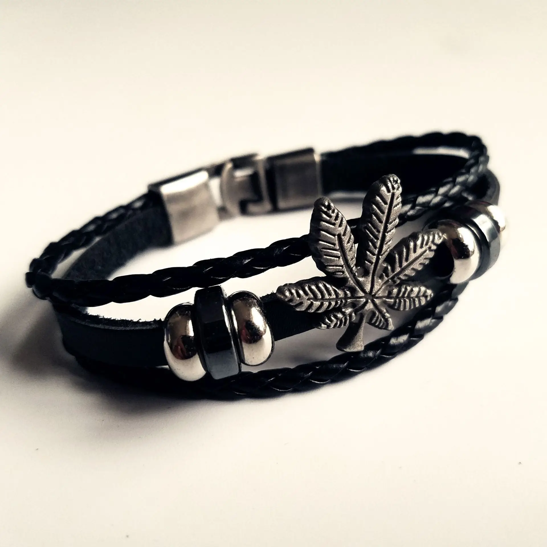 Браслет вечерние шармами Сова и листьями | Украшения аксессуары