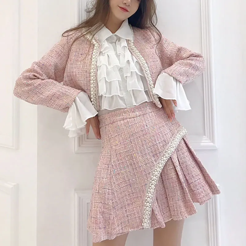 

Fashion Women Tweed 3 Piece Set Fall Winter Pink Pearls Beaded Short Coat + White Chiffon Ruffles Shirt + Min Pleated Skirt Set