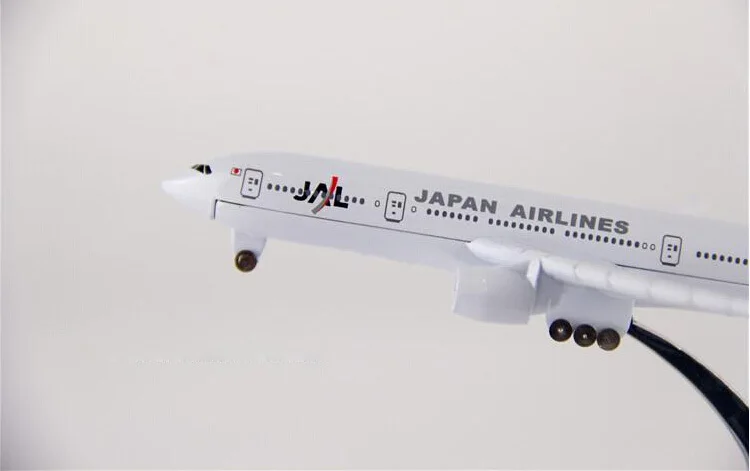 Модель самолета Боинг 400 авиакомпании японские Размер 1: 747 модель B777
