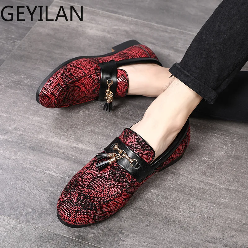 Классические туфли с кисточками и змеиным узором новинка 2018 Стильные