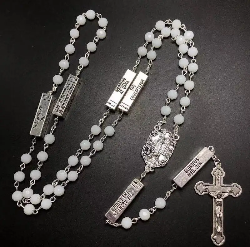Четки из белого стекла диаметром 6 мм фотография с медалью Фатимы католическое