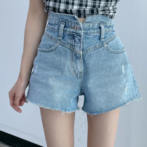 

Узкие короткие светло-голубые джинсовые шорты