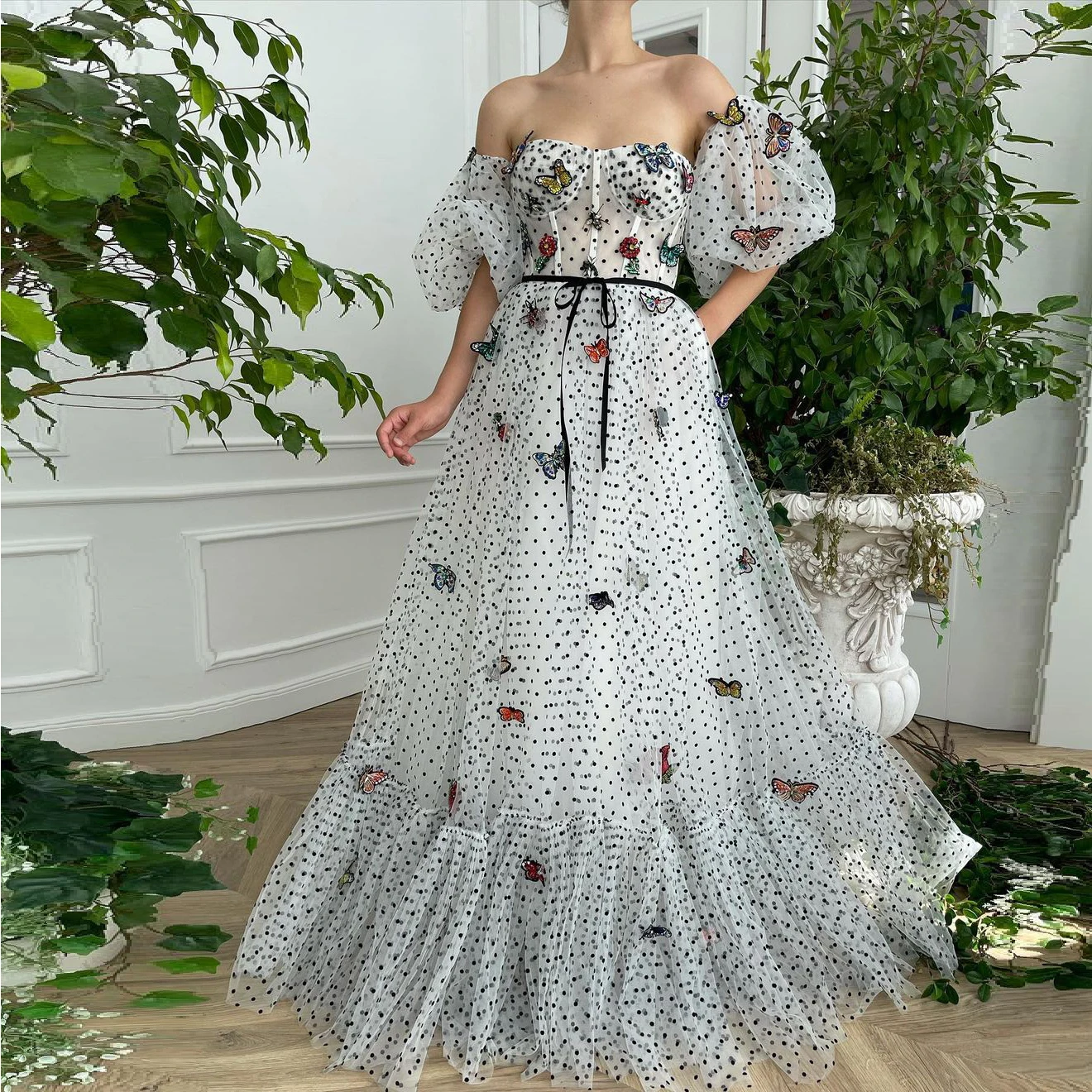 

Elegant Homecoming Dresses Off The Shoulder Puff Sleeve Butterfly Appliques Spot Tulle A-Line Women Party Graduation Gowns