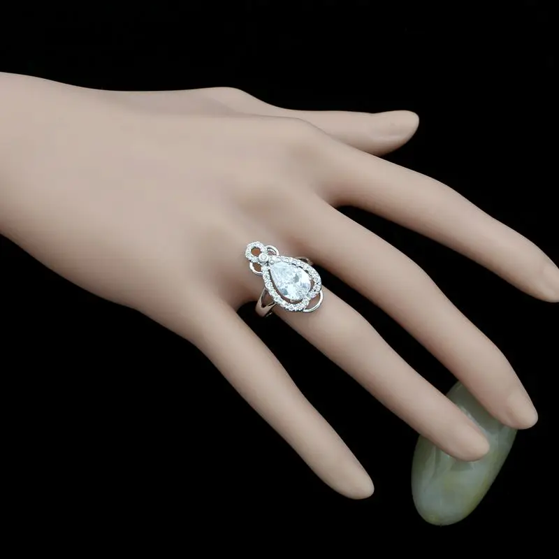 Женский ювелирный комплект из серебра 925 пробы