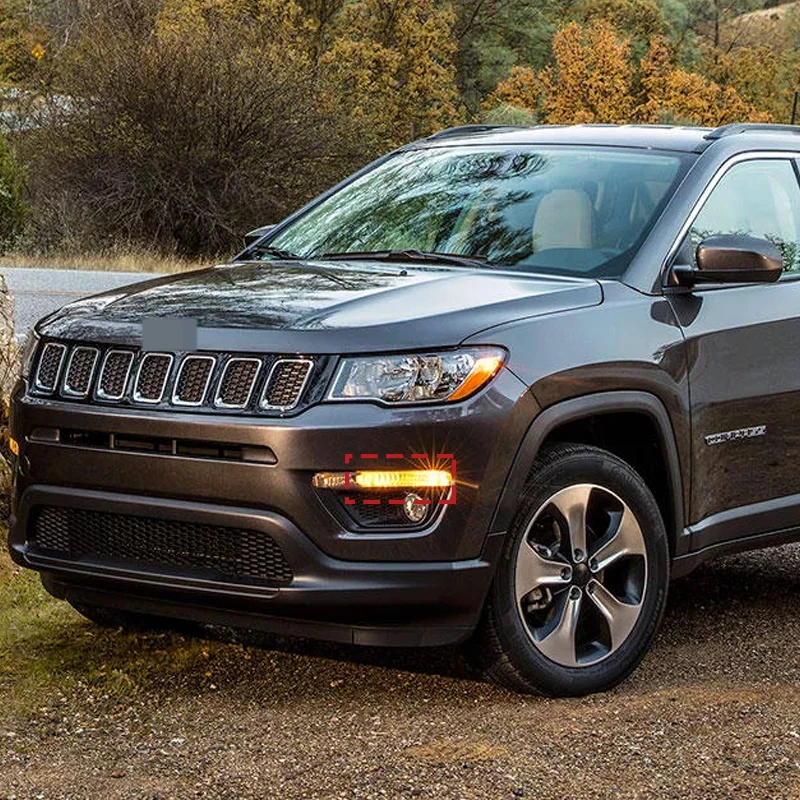 

2Pcs/set Car Front Flashing LED Daytime Running light fog lamp For Jeep Compass 2017 2018 2019 with yellow turn Signal Light