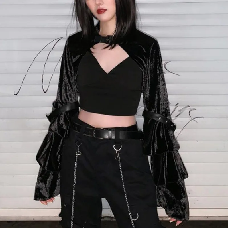 Женская бархатная куртка с оборками и расклешенными рукавами | одежда