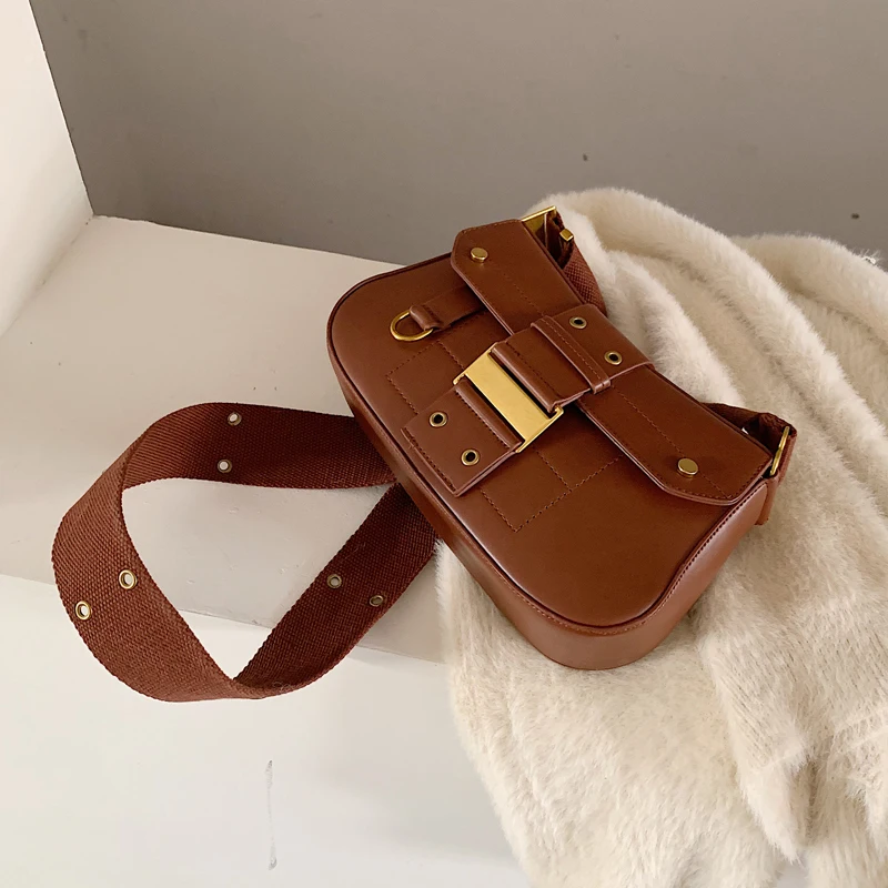 Сумка через плечо с заклепками в европейском и американском стиле сумка