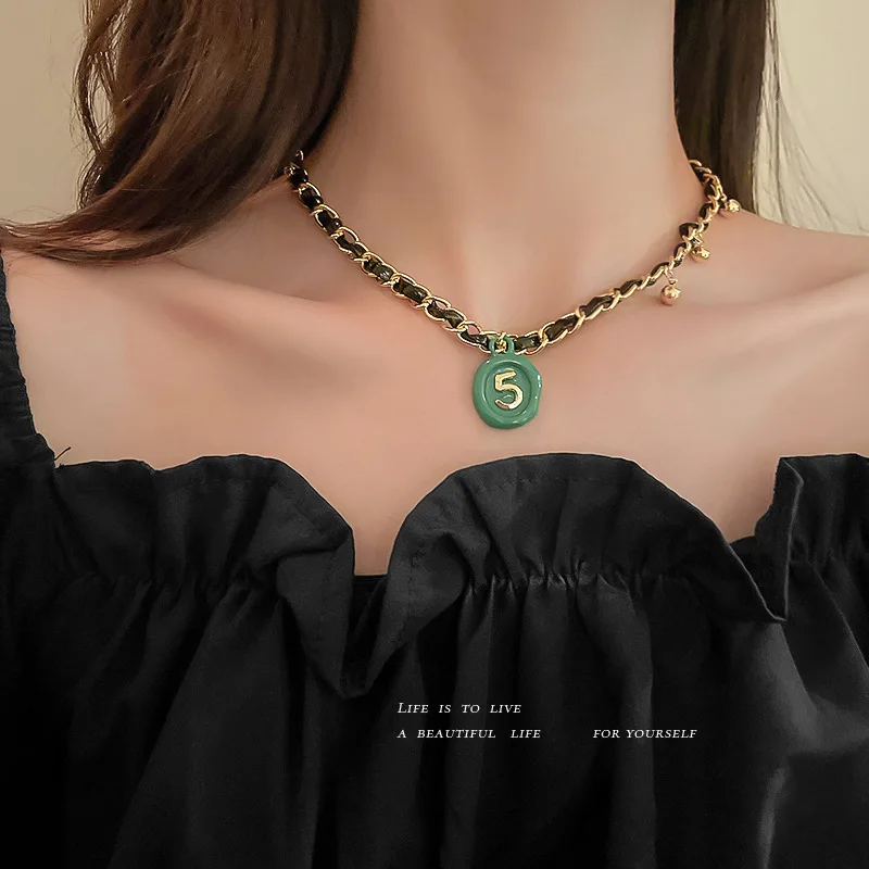 

Fashion Retro Green White Number 5 Pendant Necklace for Women Winding Leather Collar Female Korean of The Clavicle Chain