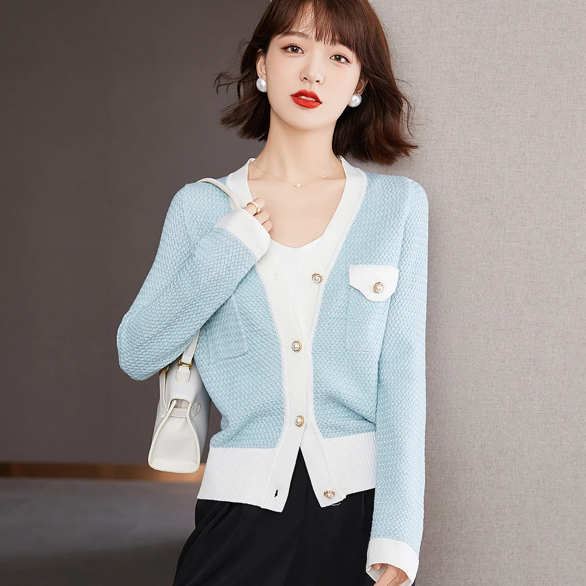 

Women's clothing autumn and winter 2021 new Xianqi blue stitched sweater cardigan sweet temperament simple coat women