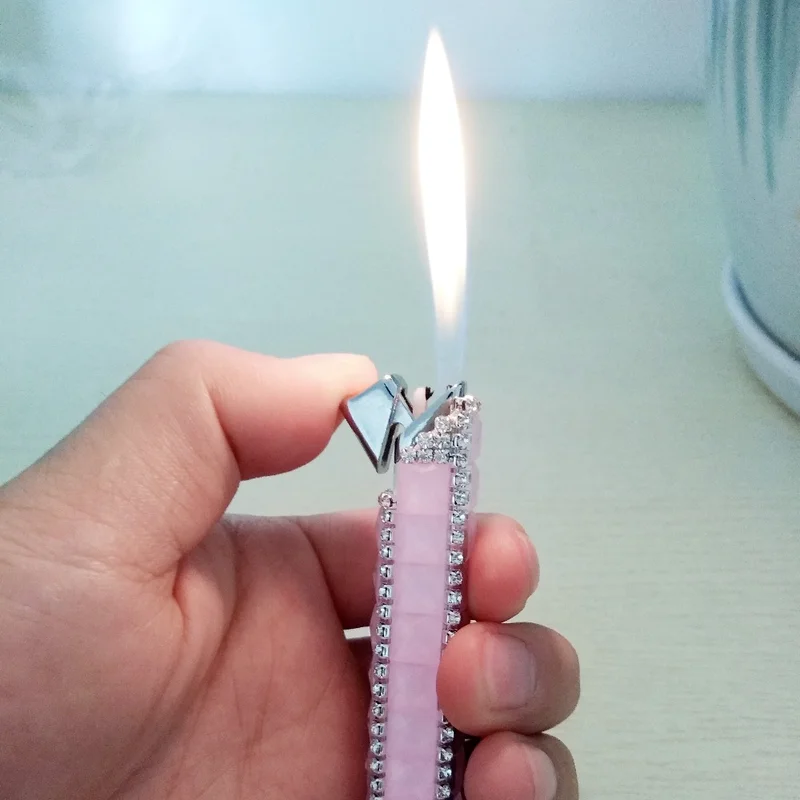 

Butane Open Flame Lighter Gorgeous Diamond Ladies Lipstick Cigarette Lighter Easy To Carry Cigarette Accessories Small Gifts