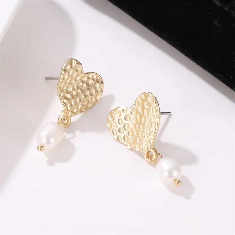 

Temperament Sub-Gold Peach Heart Earrings Simple Love Pearl Earrings